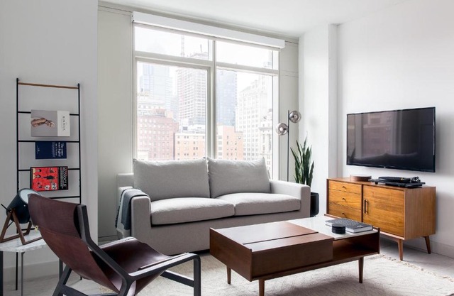 Modern 2BR + Gym in City Center