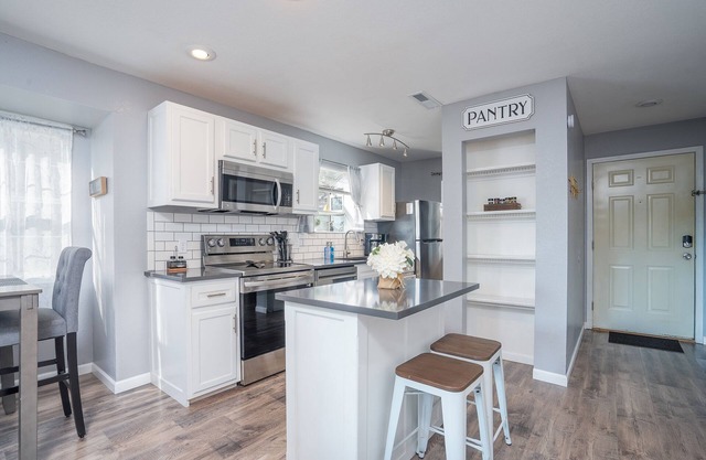 Modern 2BR | HUGE Deck | SDC + Lake Access