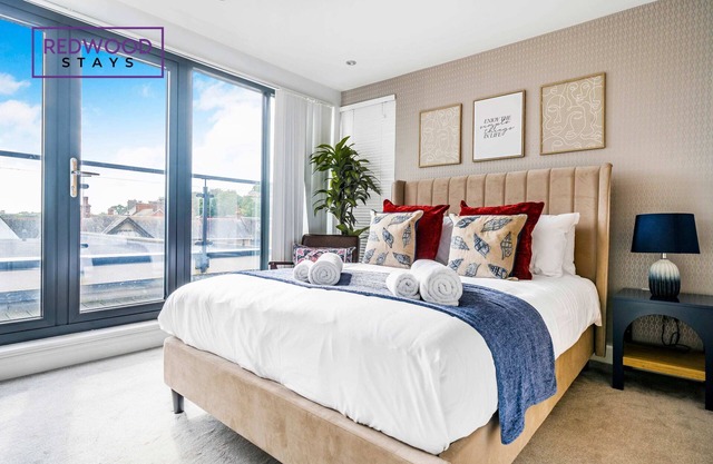 Modern 2BR in Surrey | Pet-Friendly, WiFi, Parking