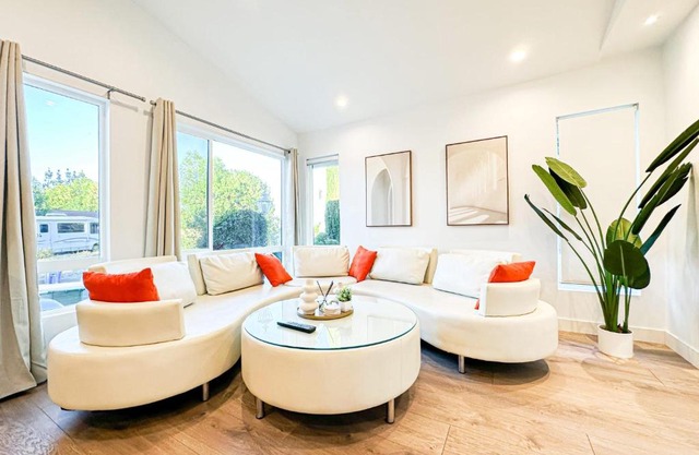 Modern 2BR Oasis - Cal-Cal