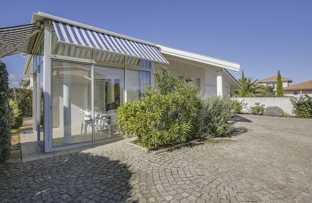 Modern 2BR Villa, 700m from Beach, Terrace & Garden, Sleeps 4