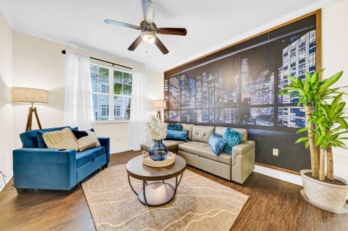 Modern 2br2ba King Bed Pool, Gym #7
