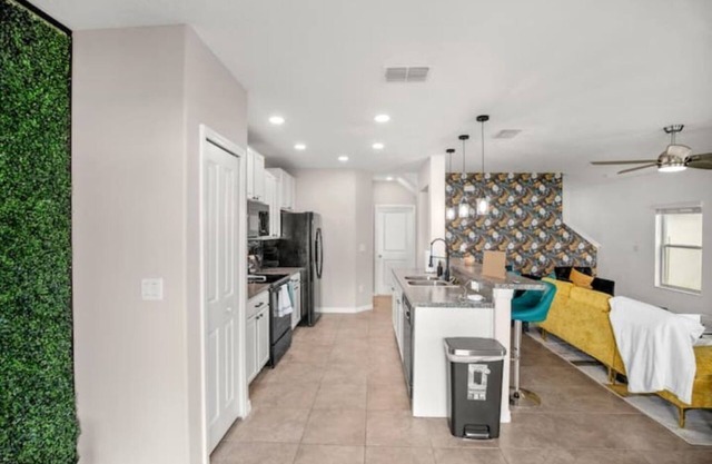 Modern 2Story w/King Bd/Bond Fire&Private Backyard