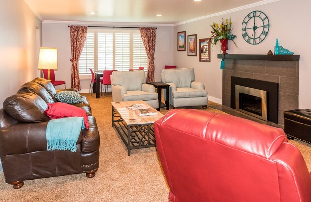 Modern 3 bed, 2 bath home MINUTES from resorts and SLC. Great for families!