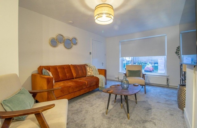 Modern 3 Bed House East Kilbride. Close to Motorway