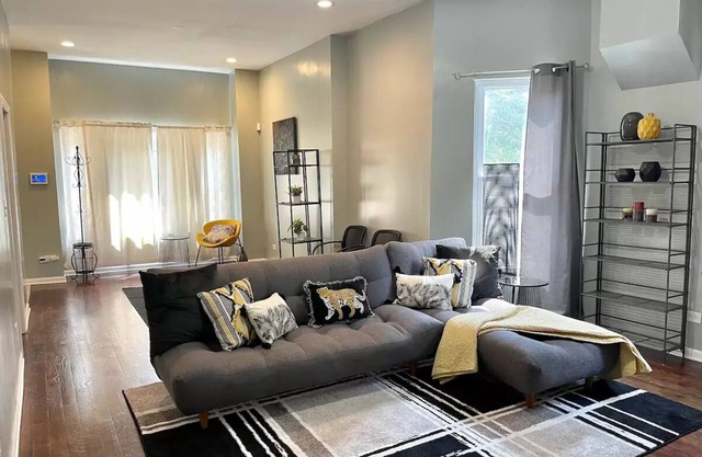 Modern 3 bed near University of Chicago and Hyde Park