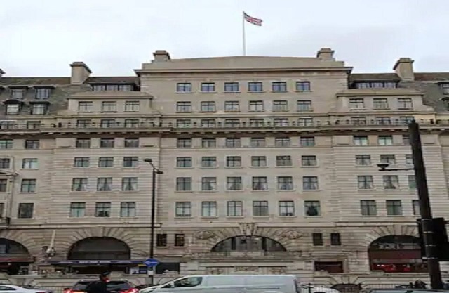 Modern 3 Bed Spacious Apartment with High Ceilings. Opp London's Madame Tussaud