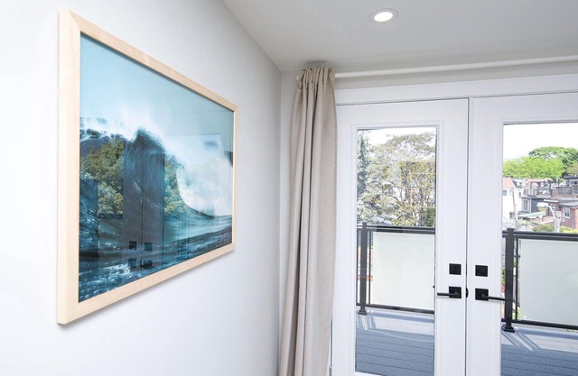 Modern 3 Bedrooms 3 Bathrooms House Downtown+Parking