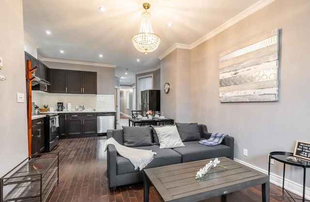 Modern 3BR Apt in the heart of Trinity Bellwoods