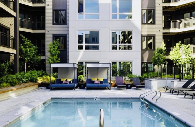 Modern 3BR Escape in Cambridge – Pool, Gym & All the Perks!