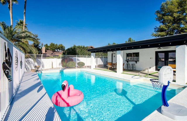 Modern 3BR Home w/Heated Pool, Games & Parking