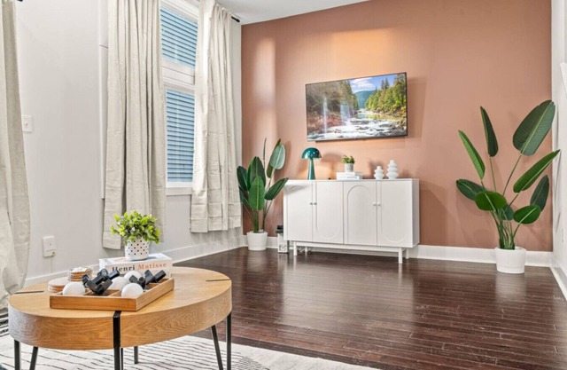 Modern 3BR Retreat Roofdeck Views + Subway