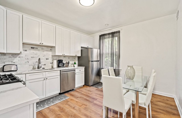 Modern 4 BDRM 2 bath Apt Baby & Fur Baby Friendly