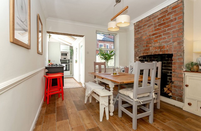 Modern 4 bedroom 2 bathroom house in Harrogate centre