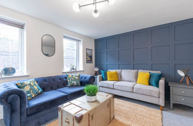 Modern 4 Bedroom 4 Bathroom Home in Cheltenham