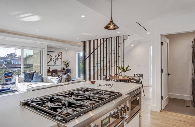 Modern 4-bedroom home with charge station Centrally located near Culver City