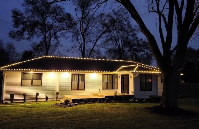 Modern 4-bedroom house close to restaurants - 10 minutes from Notre Dame Stadium