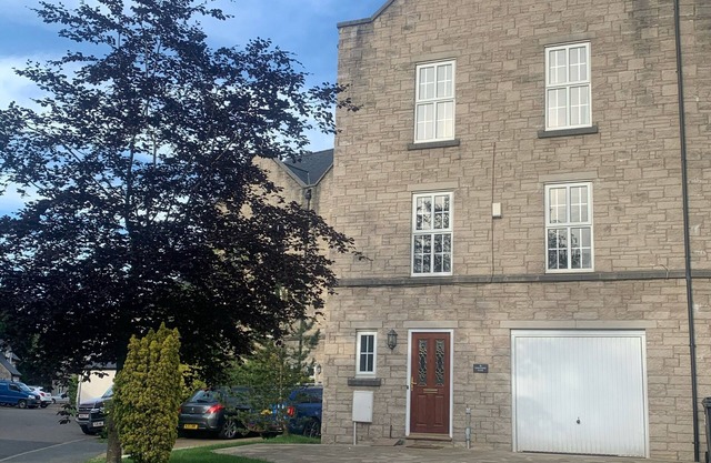 Modern 4 Bedroom Townhouse Lake District Kendal Sleeps 7/8
