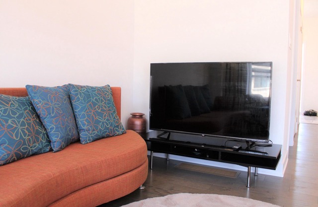 Modern 4 Bedroom Townhouse in Barrie South