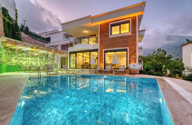 Modern 4-bedroom villa Private pool - 10 min from Kleopatra beach