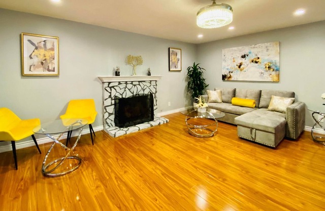 MODERN 4BD/2BTH, CENTRAL ORANGE COUNTY, PET Ok, 30 days minimum