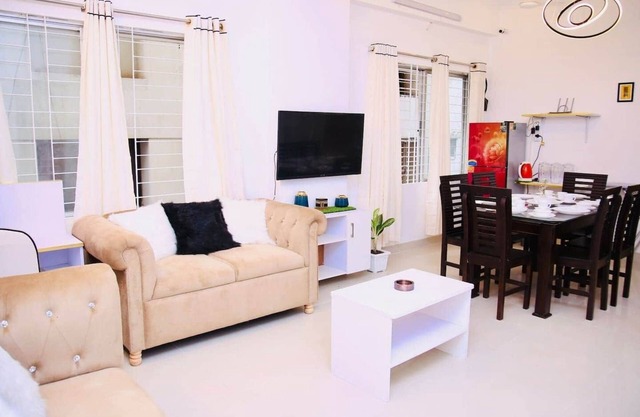 Modern 4BR Apt near Dhanmondi & Crescent Lake, Dhaka