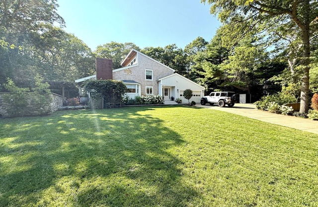 Modern 4BR Escape w Jeep Wrangler. Near Town. Patio, Fire Pit & Hot Tub