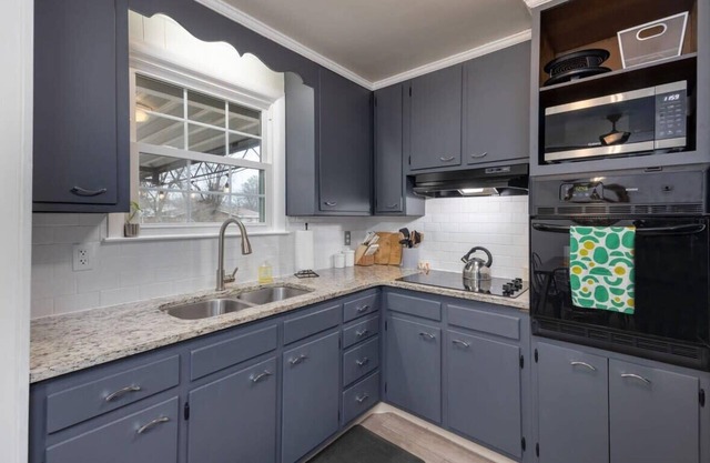 Modern 4BR Home, Peaceful, 12 Mins to BRWY