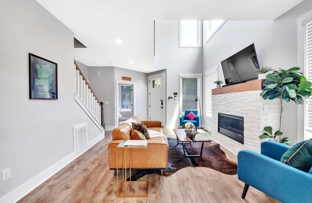 Modern 5 Bdrm Uptown CLT Home- Great for Large Groups!