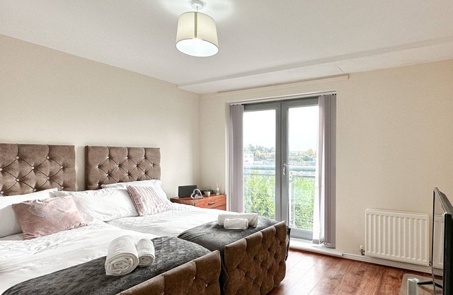 Modern 5-Bed Home near City Centre