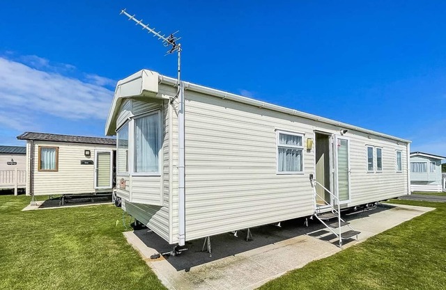 Modern 8 berth caravan at Sand le Mere park in Yorkshire ref 71024TV