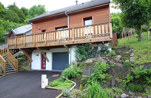Modern 92m² chalet with garage, chargers, Wi-Fi, close to center
