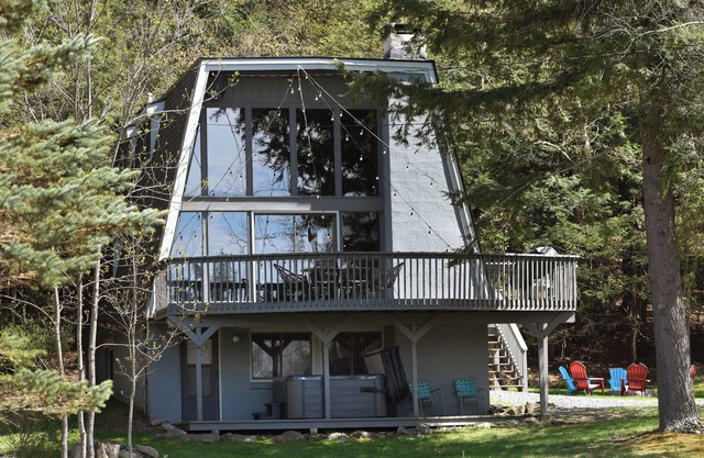 Modern A-Frame Cabin - 5min to Skiing/Golf/Hiking!