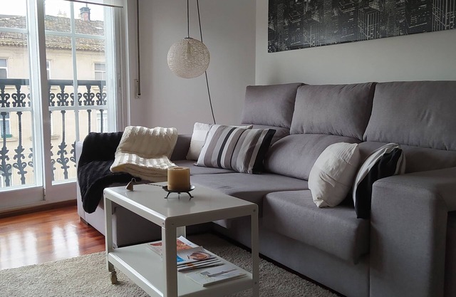 Modern and bright, 2 rooms, all comforts. Pontevedra city