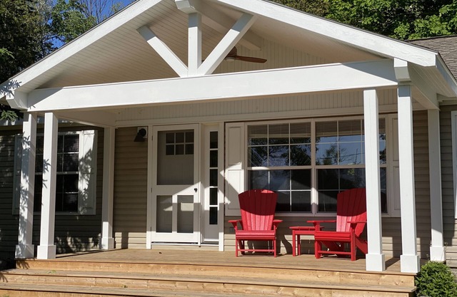 Modern and Bright 2BD/2BA Cottage with Easy Access to Torch Lake