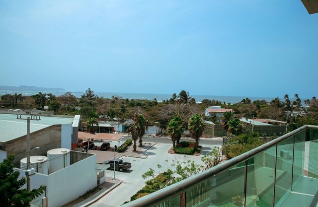 Modern and Cozy New Apartment walking distance to the beach!