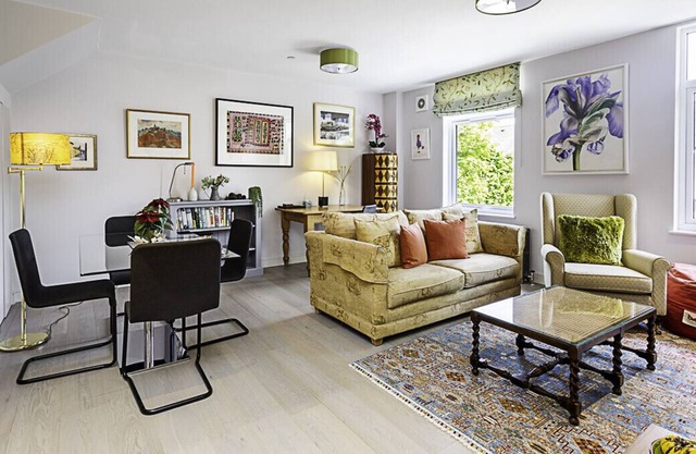 Modern and Desirable Acton Flat.