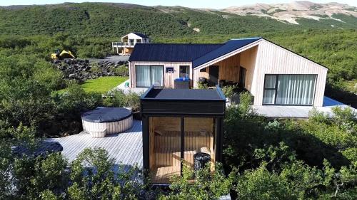 Modern and family friendly Chalet with Ouside Spa - Birta Rentals