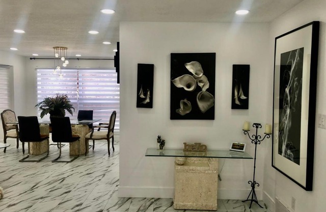 Modern and luxury 3500 sq feet house jetted tub over 10000 sq feet lot