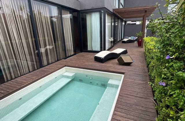 Modern and spacious house in a closed condominium on Campeche beach. Security.