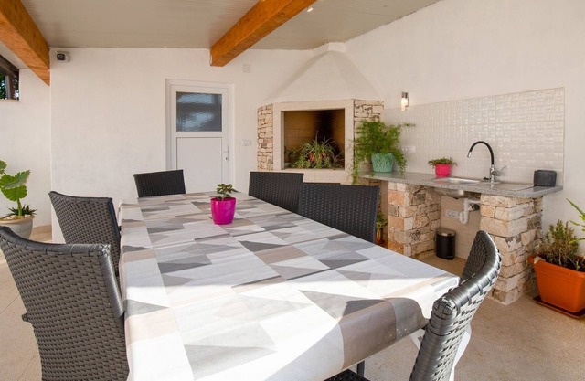 Modern and spacious holiday house with pool for up to 8 people near Zminj