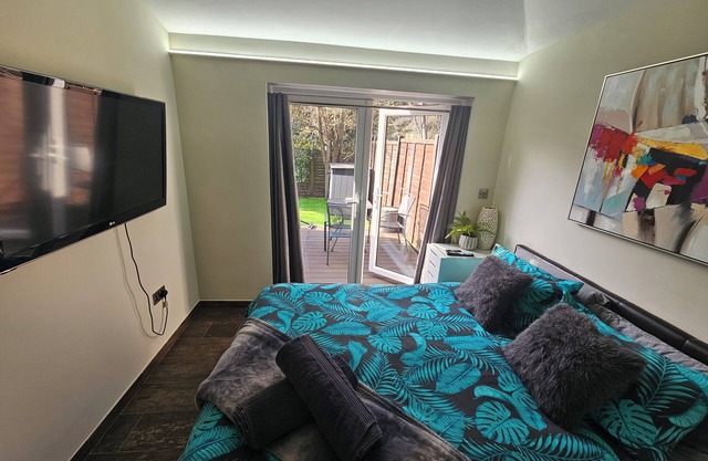 Modern annex with private kitchen and bathroom