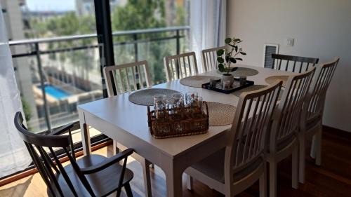 Modern apartment, with parking, close to the beach!