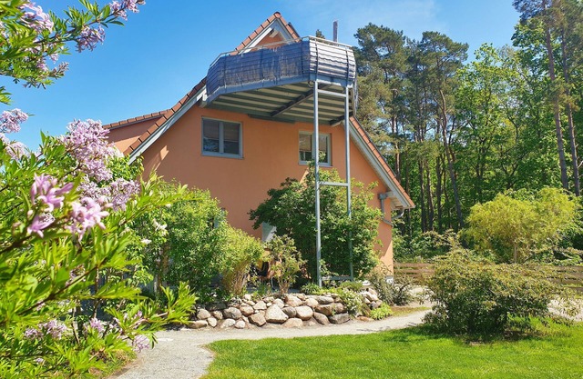 Modern apartment no. 5 with balcony, sauna in the house, garden - Ferienwohnungen am Wald