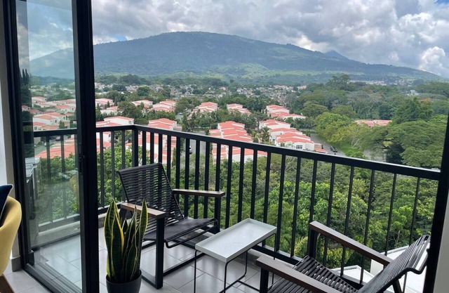 Modern Apartment 901 with Panoramic Volcano View - Santa Tecla