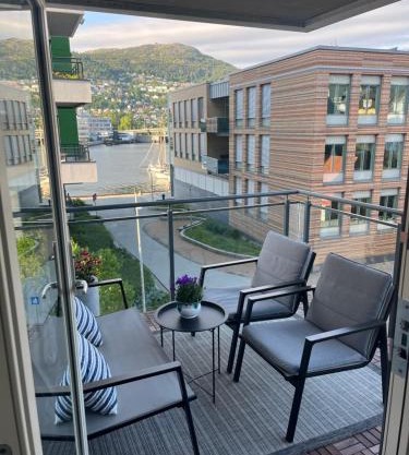 Modern Apartment - Amazing Terrace and Fjord View, Close to City Center