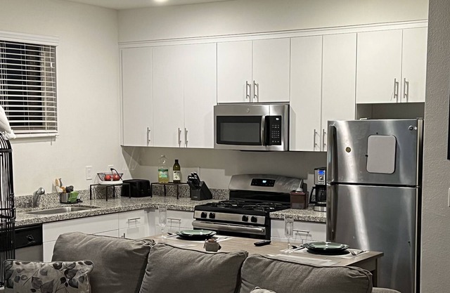 Modern apartment close to vineyards and downtown