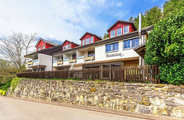 Modern apartment in a quiet location with a view of the Glatt moated castle