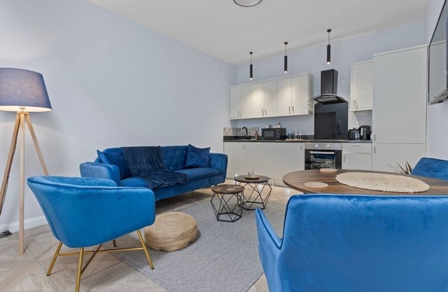 Modern Apartment Double Bed |Free Parking| Suite 4