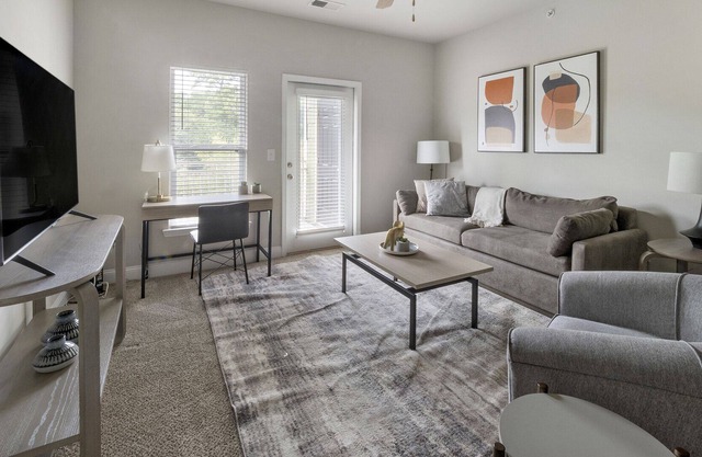 Modern Apartment in Prime Location (ID2000X71)